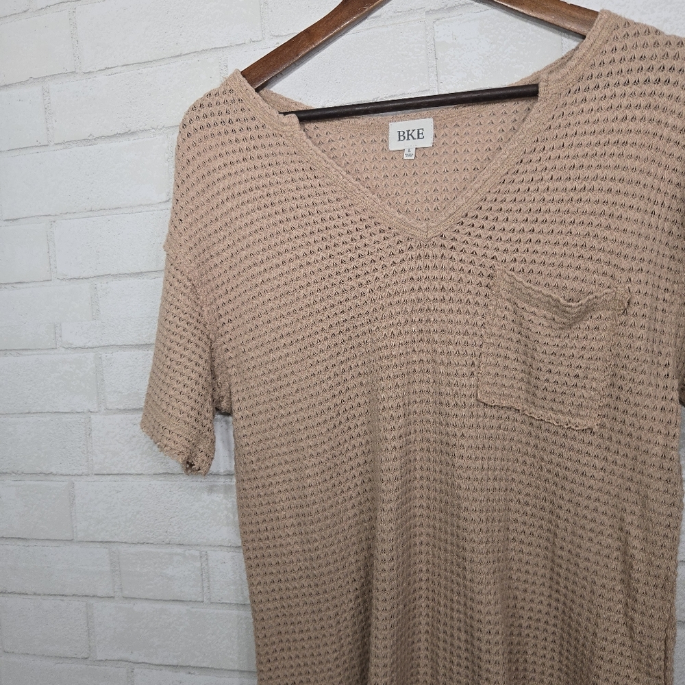 BKE Beige Waffle Knit Short Sleeve V-Neck Tee - Picture 3 of 13
